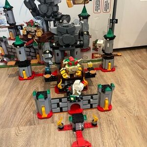 Lego Super Mario Bowsers Castle Boss Battle set 71369 w/box complete set.